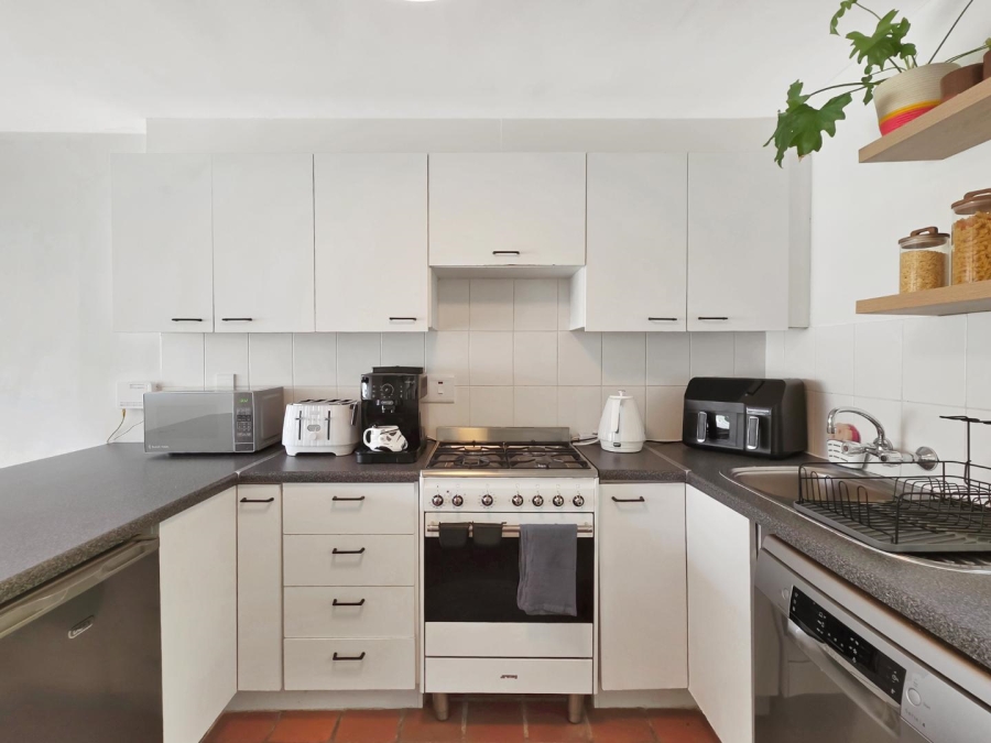 To Let 1 Bedroom Property for Rent in Gardens Western Cape